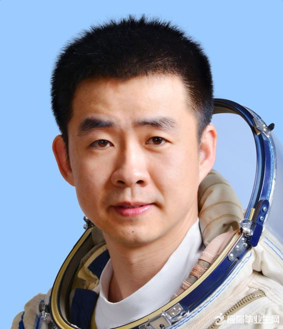 神州十一号航天员陈冬的个人故事