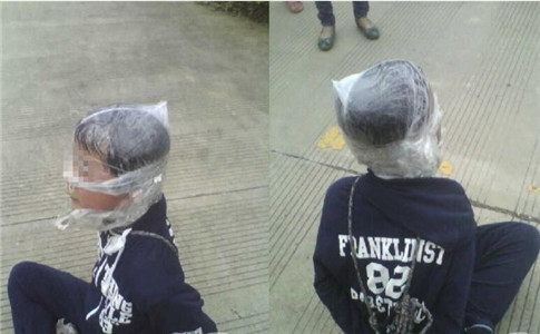 快读网 影视娱乐 娱乐消息 > 正文        "一个头顶塑料袋,手脚被绑